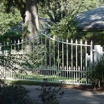 Curved Peak Top Gate With Spears